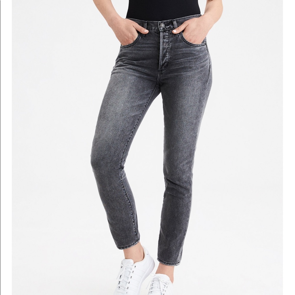 American Eagle High-Waisted Girlfriend Jean-Black